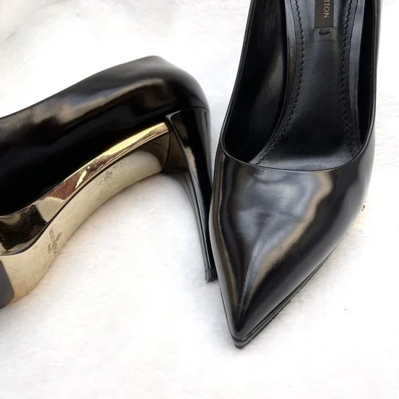 Auc Louis Vuitton Black Leather gold metal trim Pumps 7,5 Rare! $1000 - Picture 9 of 17